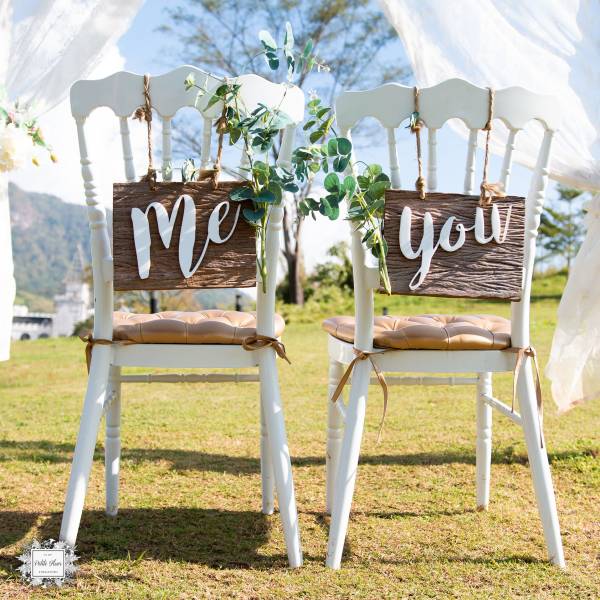 Transform your solemnisation into a small-scale wedding with these floral decorations
