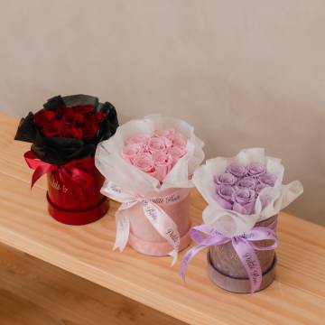 Preserved Roses - Petite Round box
