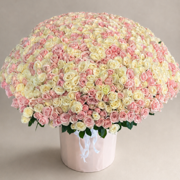 1000 Grand Roses Bouquet