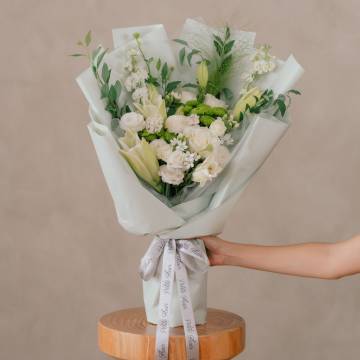 Ivory Grace – Lily and Roses Bouquet