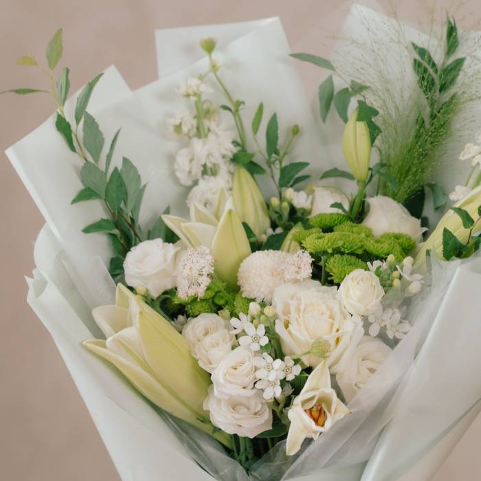 Ivory Grace – Lily and Roses Bouquet