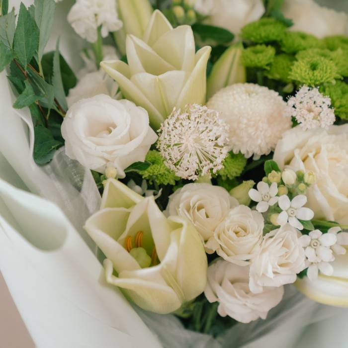 Ivory Grace – Lily and Roses Bouquet