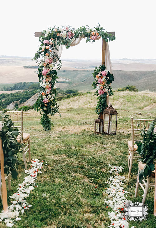26 Creative DIY Photo Display Wedding Decor Ideas - Tulle & Chantilly  Wedding Blog | Piccolo matrimonio, Decorazioni di nozze, Matrimonio